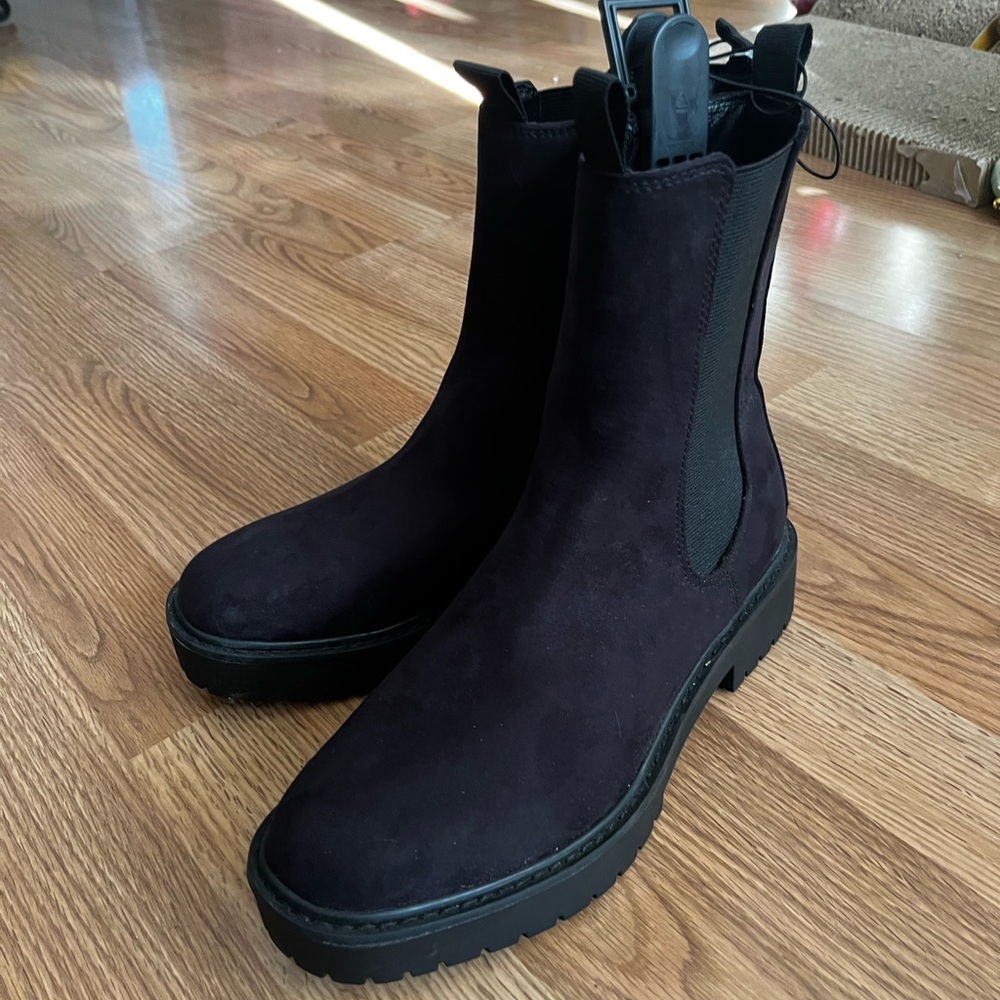 Time and Tru Women’s Mid Shaft Chelsea - Picture 2 of 7